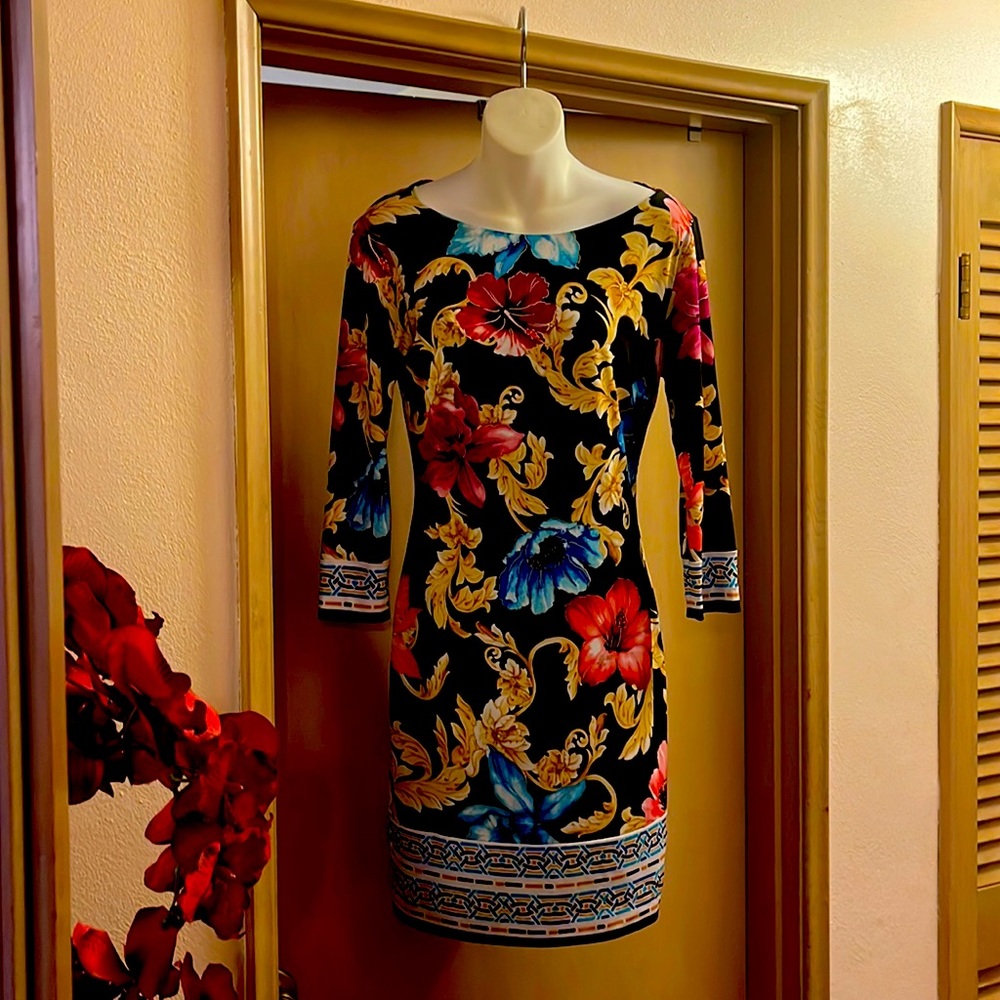 Cache size 4 Floral blue pink gold excellent condition dress